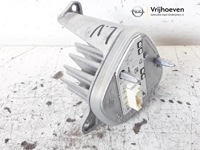 Używane Lampa LED Opel Crossland (X) 1.2 12V Euro 6d-temp Cena € 50,00 Procedura marży oferowane przez Autodemontage Vrijhoeven B.V.