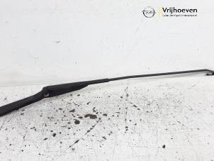 Used Front wiper arm Opel Vivaro 2.0 CDTI Price € 20,00 Margin scheme offered by Autodemontage Vrijhoeven B.V.