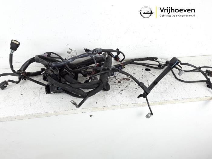 Wiring harness engine room from a Opel Astra K 1.4 Turbo 16V 2015
