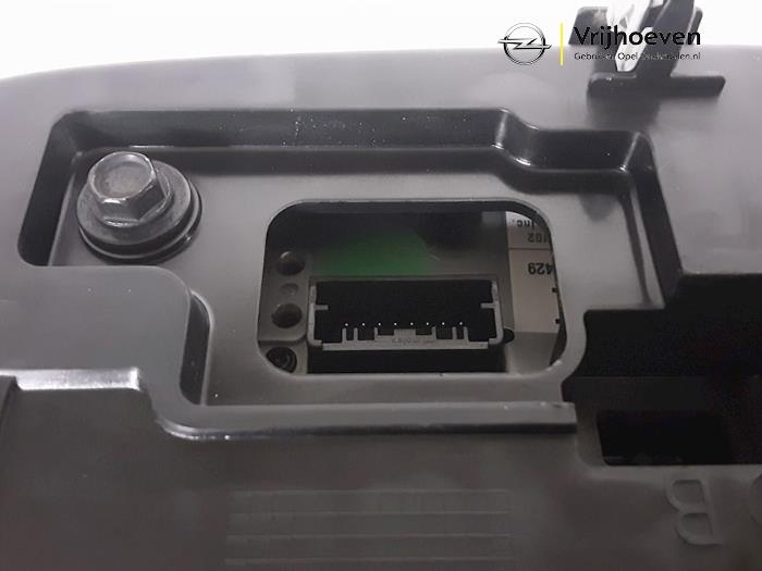 Display unité de contrôle multi media d'un Opel Astra K 1.4 Turbo 16V 2017
