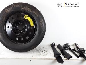 Used Jackkit + spare wheel Opel Antara (LA6) 2.4 16V 4x4 Price € 150,00 Margin scheme offered by Autodemontage Vrijhoeven B.V.