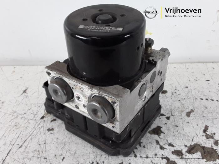 ABS pump from a Opel Astra J (PC6/PD6/PE6/PF6) 1.6 16V Ecotec 2011