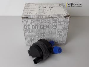 Used Water pump Opel Vivaro 2.0 CDTI 16V Price € 40,00 Margin scheme offered by Autodemontage Vrijhoeven B.V.