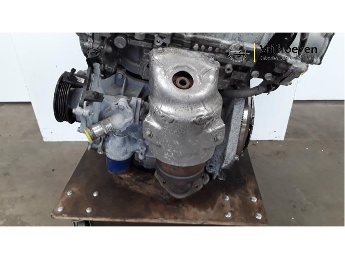 Motor van een Opel Astra K 1.4 16V 2016