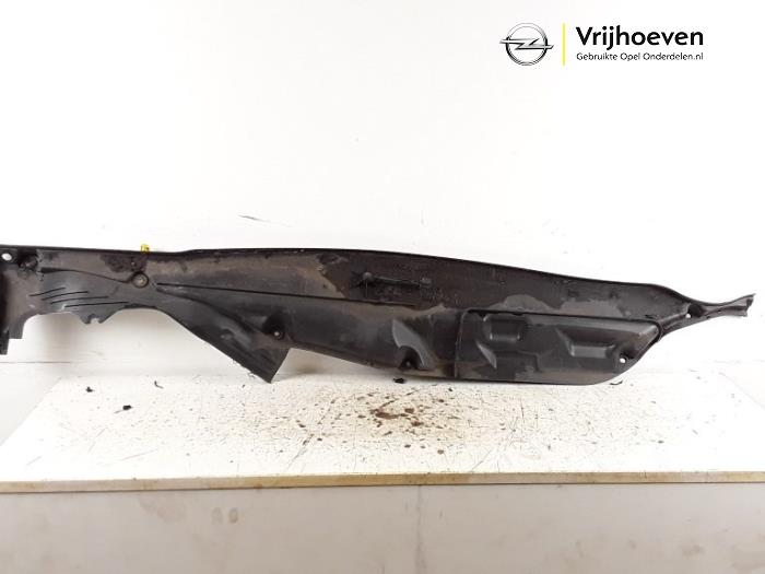 Cowl top grille from a Opel Corsa D 1.3 CDTi 16V ecoFLEX 2010