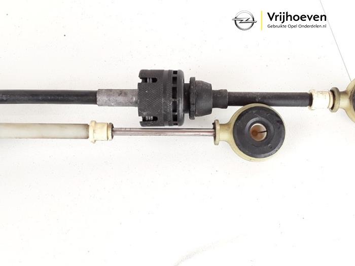 Gearbox shift cable from a Opel Astra K 1.0 Turbo 12V 2016