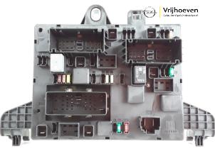 Używane Skrzynka bezpieczników Opel Astra J (PC6/PD6/PE6/PF6) 1.4 16V ecoFLEX Cena € 30,00 Procedura marży oferowane przez Autodemontage Vrijhoeven B.V.