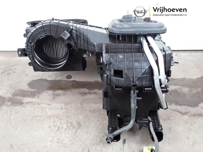 Heater housing from a Opel Astra J (PC6/PD6/PE6/PF6) 1.4 Turbo 16V 2014