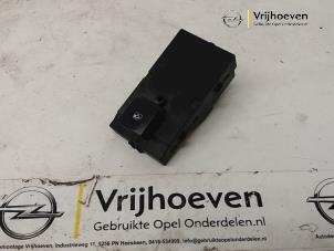 Usados Interruptor de ventanilla eléctrica Opel Meriva 1.4 Turbo 16V ecoFLEX Precio € 10,00 Norma de margen ofrecido por Autodemontage Vrijhoeven B.V.