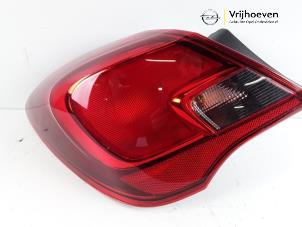 Używane Tylne swiatlo pozycyjne lewe Opel Corsa E 1.4 16V Cena € 35,00 Procedura marży oferowane przez Autodemontage Vrijhoeven B.V.