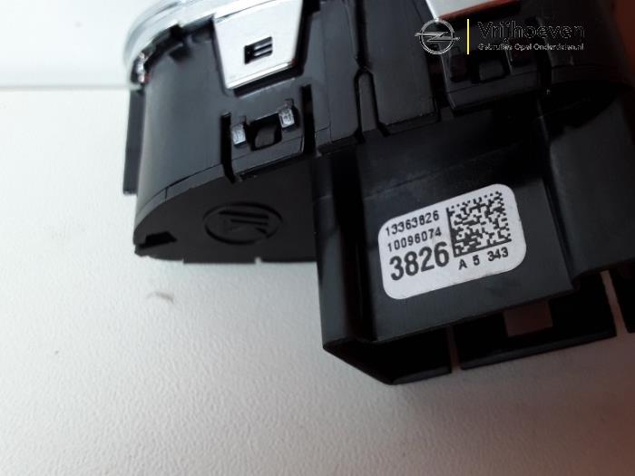 Zentralverriegelung Schalter van een Opel Corsa E 1.4 16V 2016
