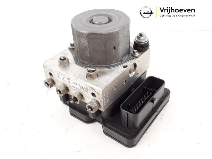 Usagé Pompe ABS Opel Corsa E 1.4 16V Prix € 50,00 Règlement à la marge proposé par Autodemontage Vrijhoeven B.V.