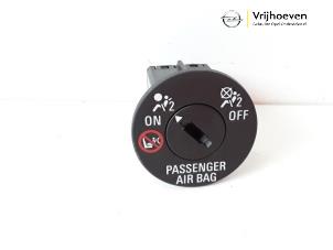 Used Airbag switch Opel Karl 1.0 12V Price € 10,00 Margin scheme offered by Autodemontage Vrijhoeven B.V.