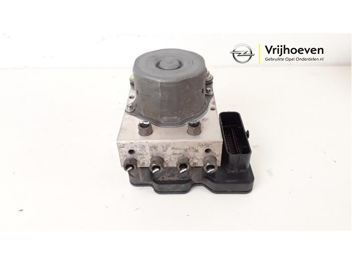 Usagé Bloc ABS Opel Adam 1.2 16V Prix € 75,00 Règlement à la marge proposé par Autodemontage Vrijhoeven B.V.