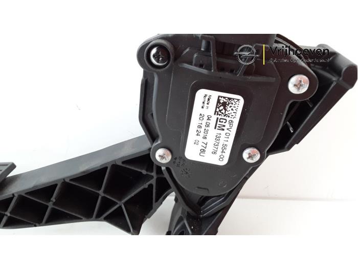 Accelerator pedal from a Opel Astra K 1.0 Turbo 12V 2016