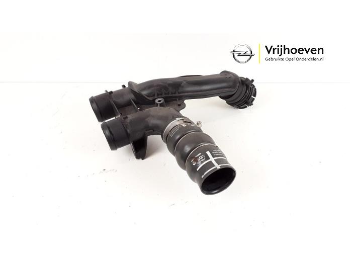 Gebrauchte Intercooler Schlauch Opel Grandland (X) 1.6 CDTi 120 Preis € 25,00 Margenregelung angeboten von Autodemontage Vrijhoeven B.V.