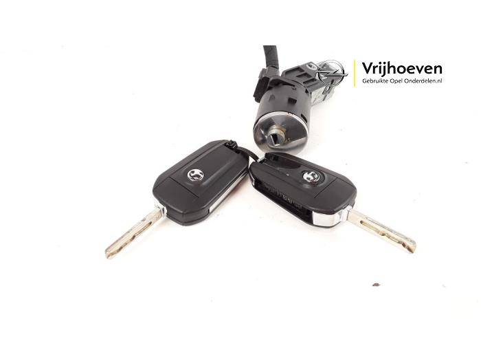 Zündschloss+Schlüssel van een Vauxhall Grandland/Grandland X 1.6 CDTi 120 2018