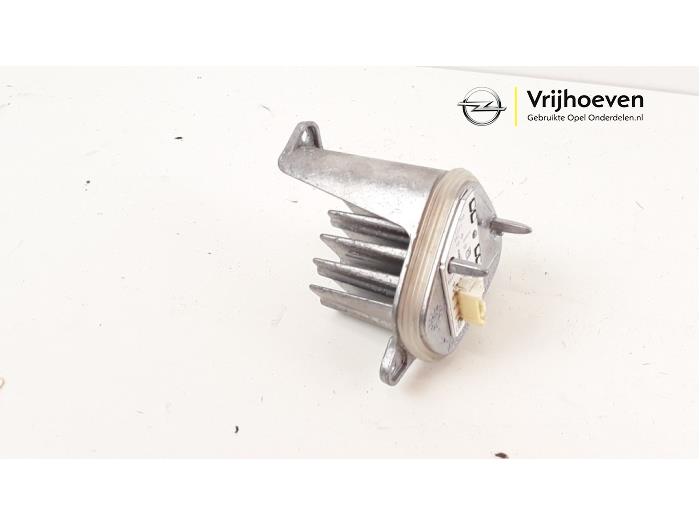 Używane Lampa LED Opel Crossland (X) 1.2 12V Cena € 50,00 Procedura marży oferowane przez Autodemontage Vrijhoeven B.V.
