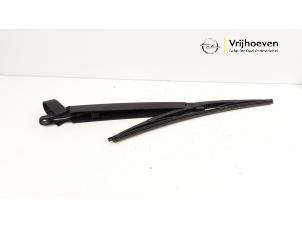 Used Rear wiper arm Opel Signum 2.2 DIG 16V Price € 15,00 Margin scheme offered by Autodemontage Vrijhoeven B.V.