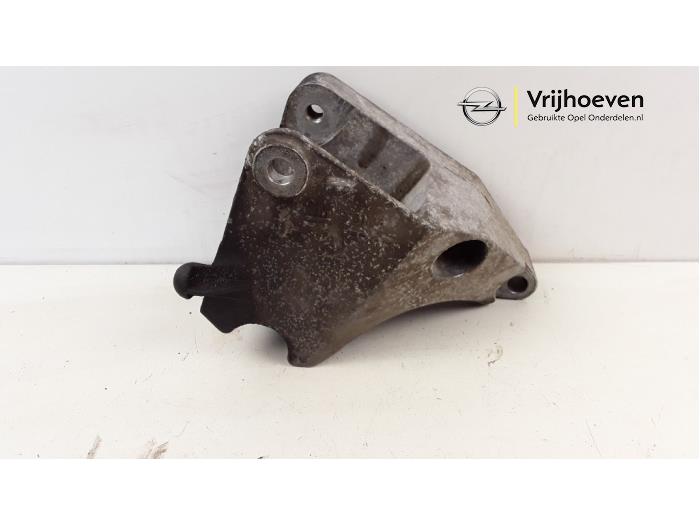 Used Engine mount Opel Signum 2.2 DIG 16V Price € 30,00 Margin scheme offered by Autodemontage Vrijhoeven B.V.