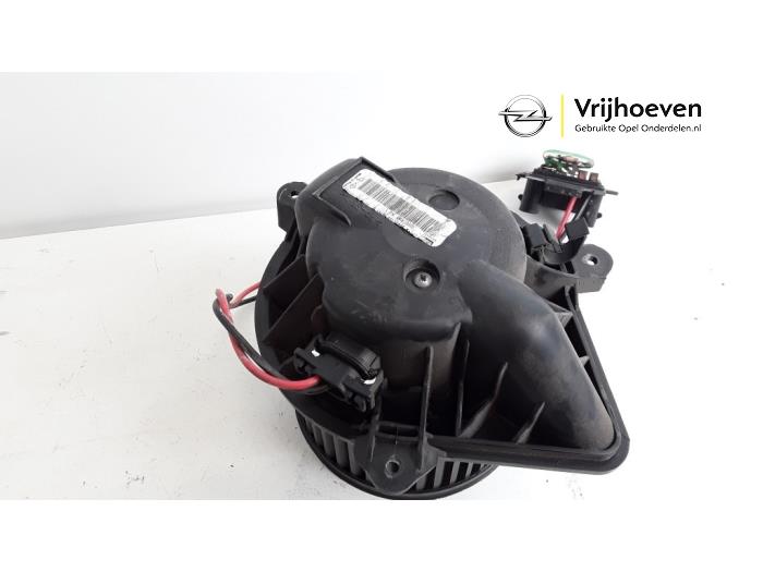 Motor de ventilador de calefactor de un Opel Vivaro 2.0 CDTI 16V 2013
