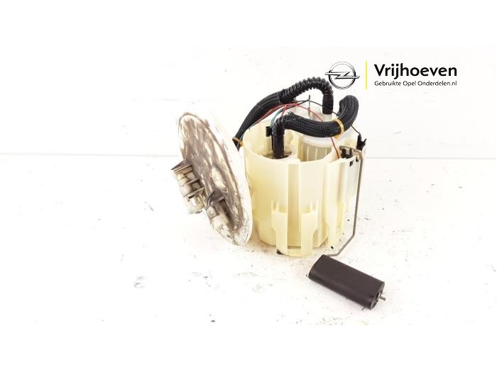 Electric fuel pump from a Opel Astra H (L48) 1.6 16V Twinport 2005