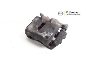 Used Front brake calliper, right Opel Vivaro 2.0 CDTI 16V Price € 30,00 Margin scheme offered by Autodemontage Vrijhoeven B.V.