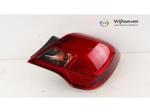 Używane Tylne swiatlo pozycyjne prawe Opel Corsa E 1.4 16V Cena € 35,00 Procedura marży oferowane przez Autodemontage Vrijhoeven B.V.