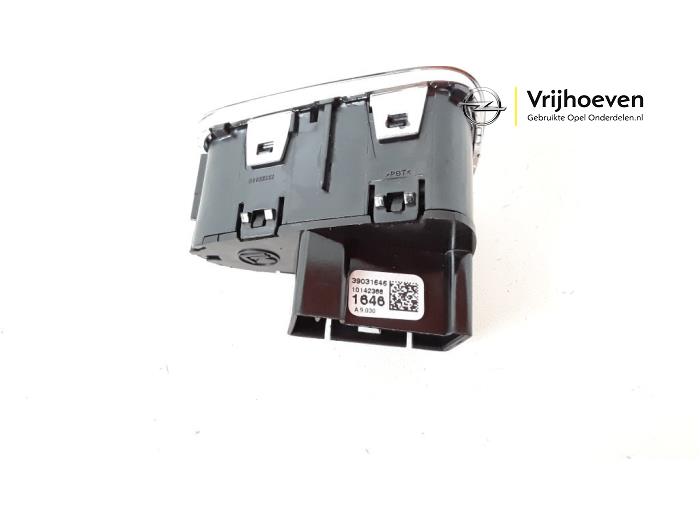 Seat heating switch from a Opel Corsa E 1.4 16V 2019