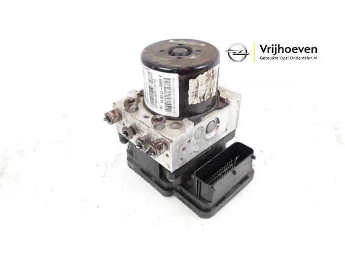 Usados Bomba ABS Opel Zafira Tourer (P12) 2.0 CDTI 16V 170 Ecotec Precio € 70,00 Norma de margen ofrecido por Autodemontage Vrijhoeven B.V.
