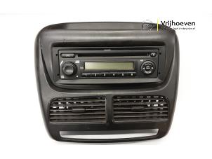 Gebrauchte Radio CD Spieler Opel Combo 1.3 CDTI 16V ecoFlex Preis € 90,00 Margenregelung angeboten von Autodemontage Vrijhoeven B.V.