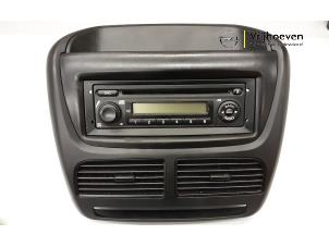 Usados Reproductor de CD y radio Opel Combo 1.3 CDTI 16V ecoFlex Precio € 90,00 Norma de margen ofrecido por Autodemontage Vrijhoeven B.V.