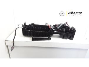 Używane Pojemnik na akumulator Opel Astra K 1.4 Turbo 16V Cena € 30,00 Procedura marży oferowane przez Autodemontage Vrijhoeven B.V.