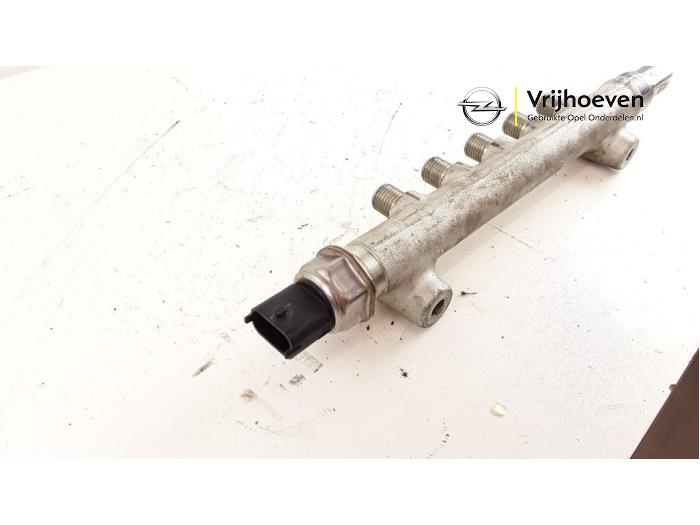 Fuel injector nozzle from a Opel Astra K 1.6 CDTI 136 16V 2015