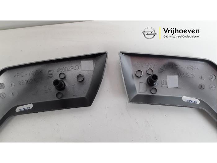 Dashboard part from a Opel Tigra Twin Top 1.4 16V 2007