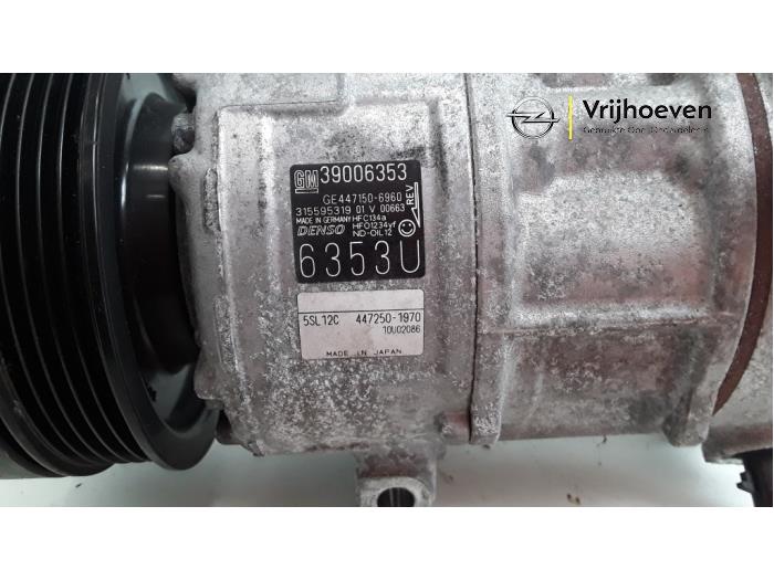 Air conditioning pump from a Opel Corsa E 1.4 16V 2018