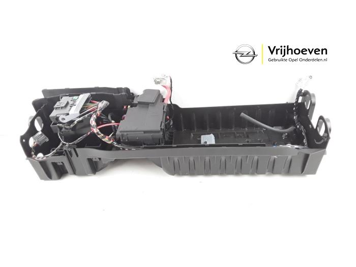 Caja de batería de un Opel Astra K 1.0 Turbo 12V 2016