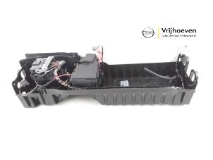 Usados Caja de batería Opel Astra K 1.0 Turbo 12V Precio € 30,00 Norma de margen ofrecido por Autodemontage Vrijhoeven B.V.