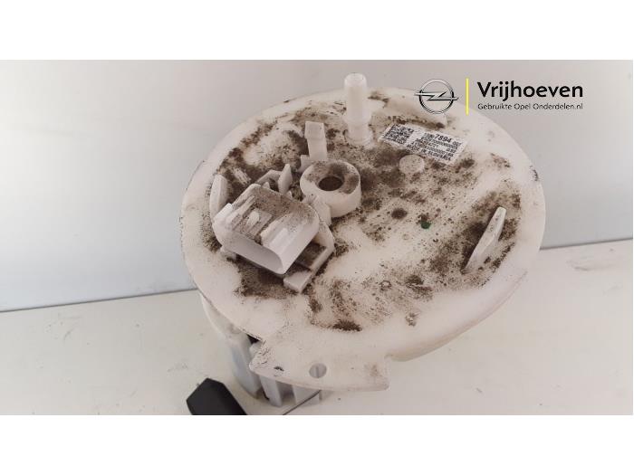 Electric fuel pump from a Opel Astra K 1.0 Turbo 12V 2016