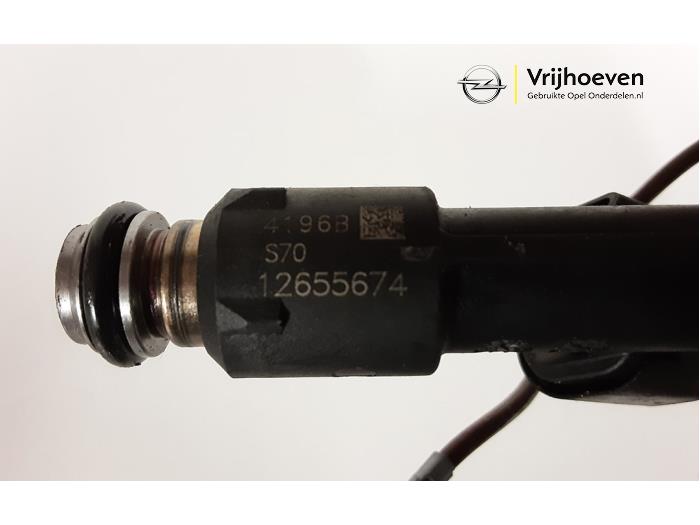 Fuel injector nozzle from a Opel Karl 1.0 ecoFLEX 12V 2016