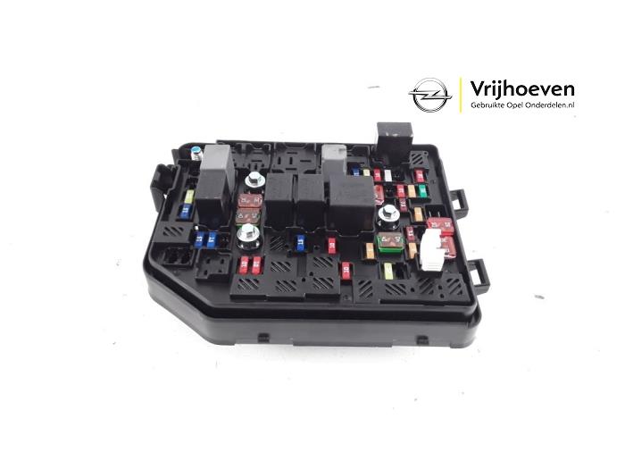 Begagnade Säkringsbox Opel Karl 1.0 12V Pris € 100,00 Marginaltabell erbjuds av Autodemontage Vrijhoeven B.V.