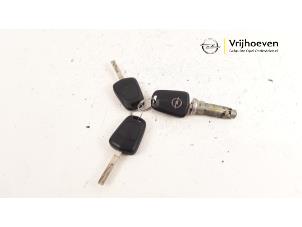 Gebrauchte Zündschloss + Schlüssel Opel Zafira (M75) 1.9 CDTI Preis € 50,00 Margenregelung angeboten von Autodemontage Vrijhoeven B.V.