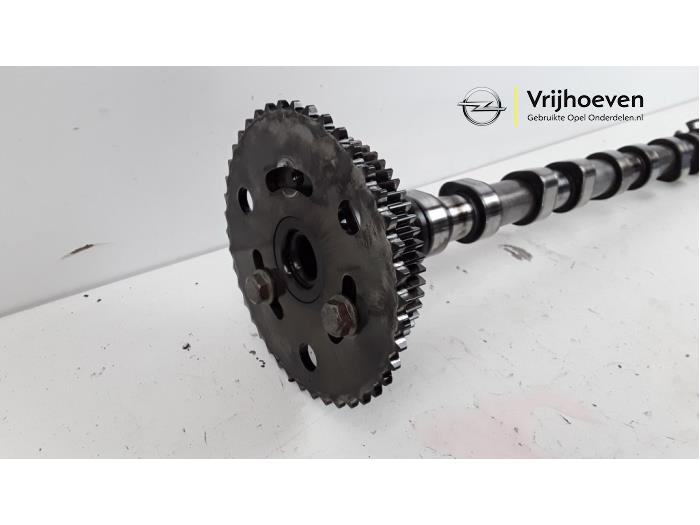 Camshaft from a Opel Astra K Sports Tourer 1.6 CDTI 110 16V 2018