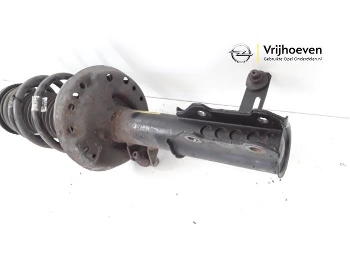 Front shock absorber, right from a Opel Zafira Tourer (P12) 1.4 Turbo 16V Bi-Fuel ecoFLEX 2014