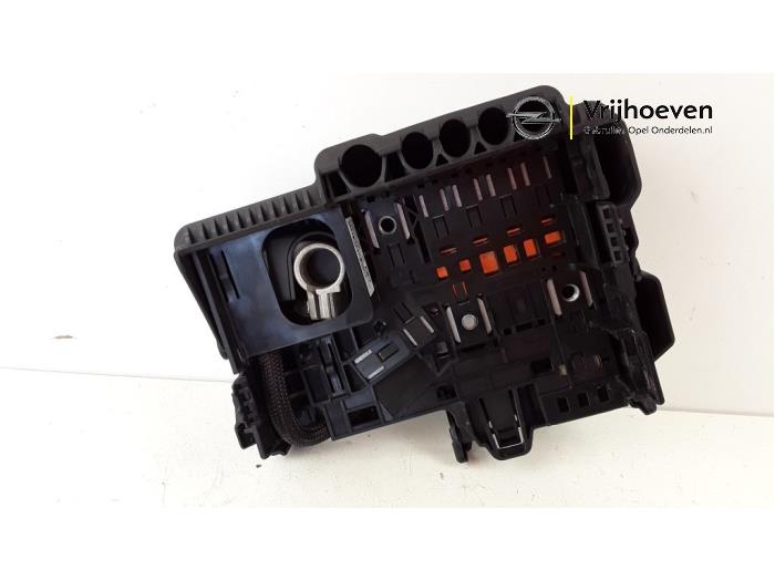 Fuse box Opel Corsa E 1.4 16V 13491092 GM