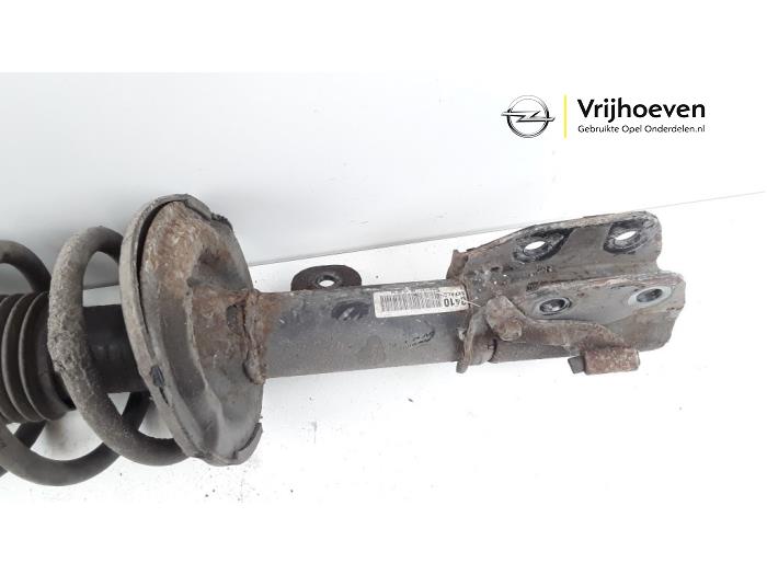 Front shock absorber rod, left from a Vauxhall Antara 2.2 CDTI 16V 4x2 2014