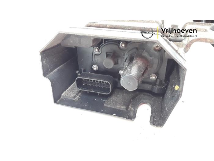 Motor de freno de mano de un Vauxhall Antara 2.2 CDTI 16V 4x2 2014