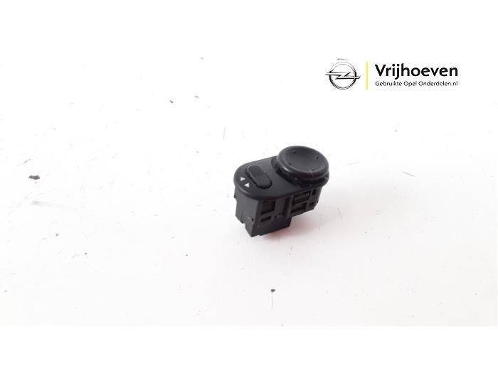 Używane Przelacznik lusterka Opel Zafira (F75) 1.8 16V Cena € 10,00 Procedura marży oferowane przez Autodemontage Vrijhoeven B.V.