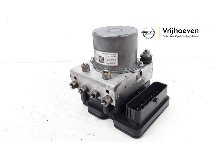 Begagnade ABS-pump Opel Grandland (X) 1.6 CDTi 120 Pris € 300,00 Marginaltabell erbjuds av Autodemontage Vrijhoeven B.V.