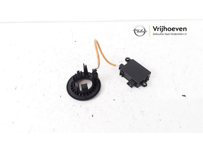 Używane Modul immobilizera Opel Meriva (B) 1.4 16V Ecotec Cena € 20,00 Procedura marży oferowane przez Autodemontage Vrijhoeven B.V.